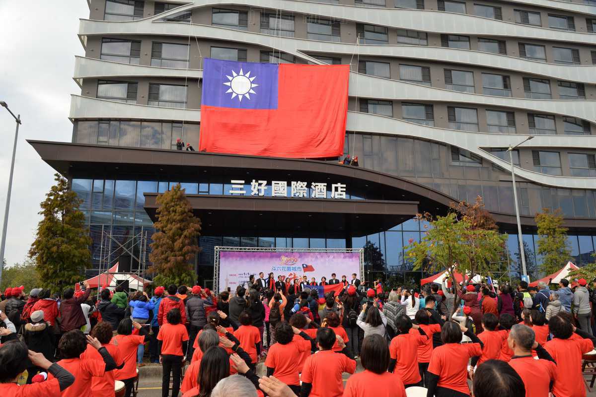 雲林元旦旗海飄揚 張縣長參加2019年元旦升旗典禮