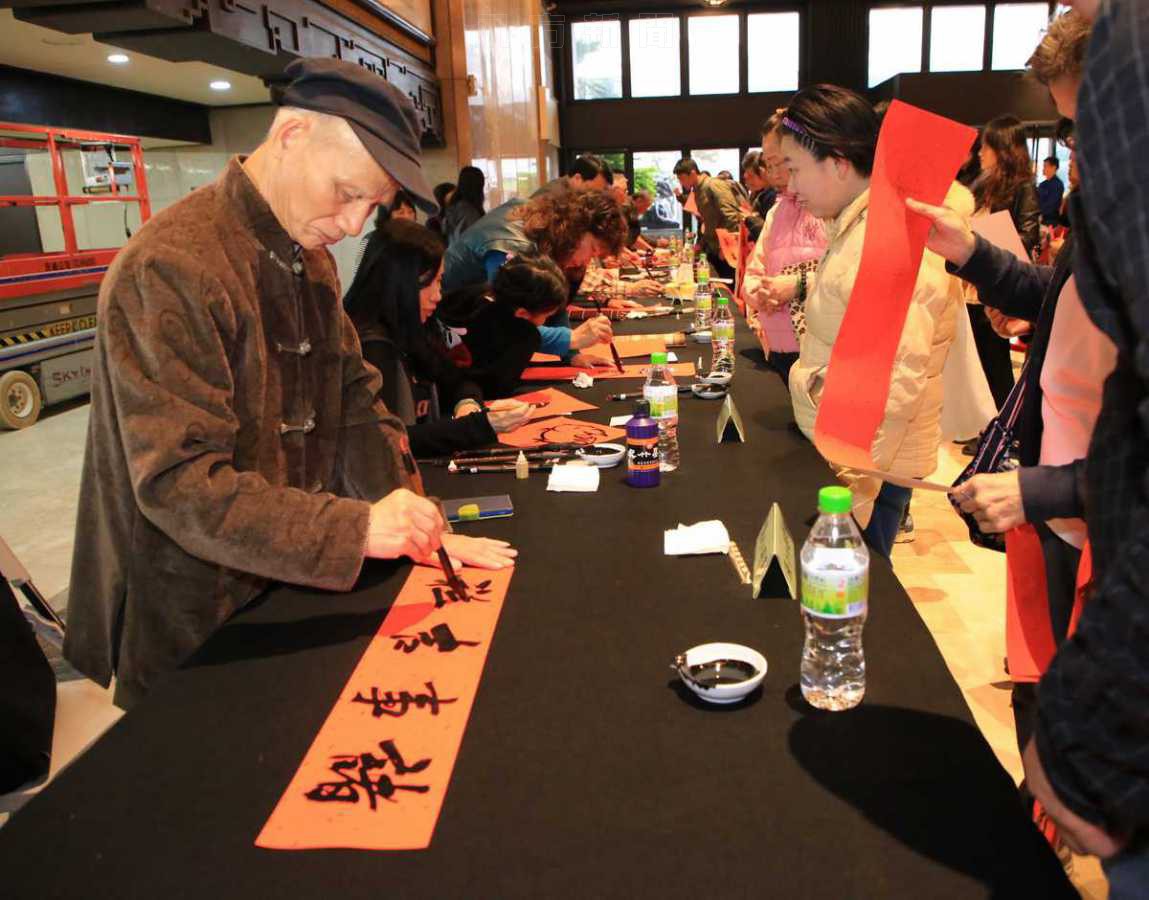 百人揮毫祈福 林市長祝福新年福氣圓滿