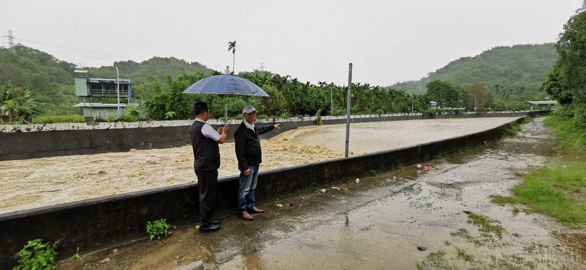 南投豪雨路基掏空 林縣長會勘簽准災修