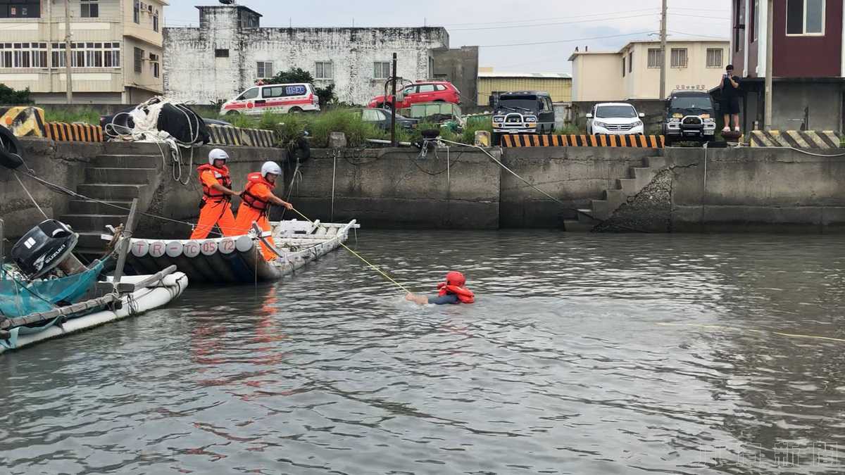 水域聯合搜救演練防溺防疫宣導大小朋友親自體驗