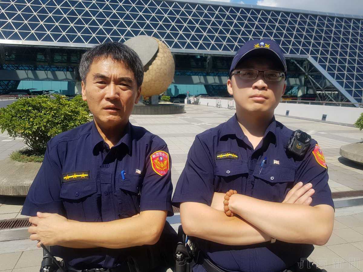 航警察認證配戴外語胸章服務外籍旅客 提昇國際化形象及服務水平