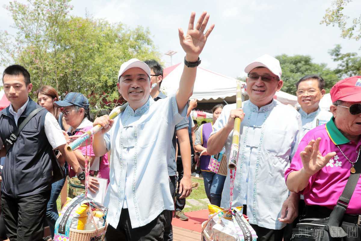 客家義民爺國際文創嘉年華 16國駐台使節「挑擔奉飯」體驗客家文化之美