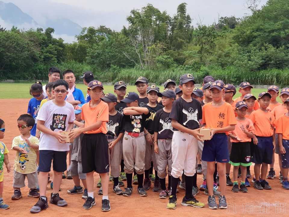 桃李天下活水源、長風萬里學海濱