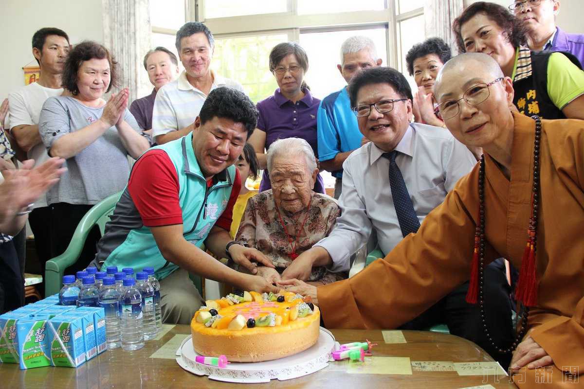 重陽送暖幸福滿溢 縣長訪百歲人瑞送祝福