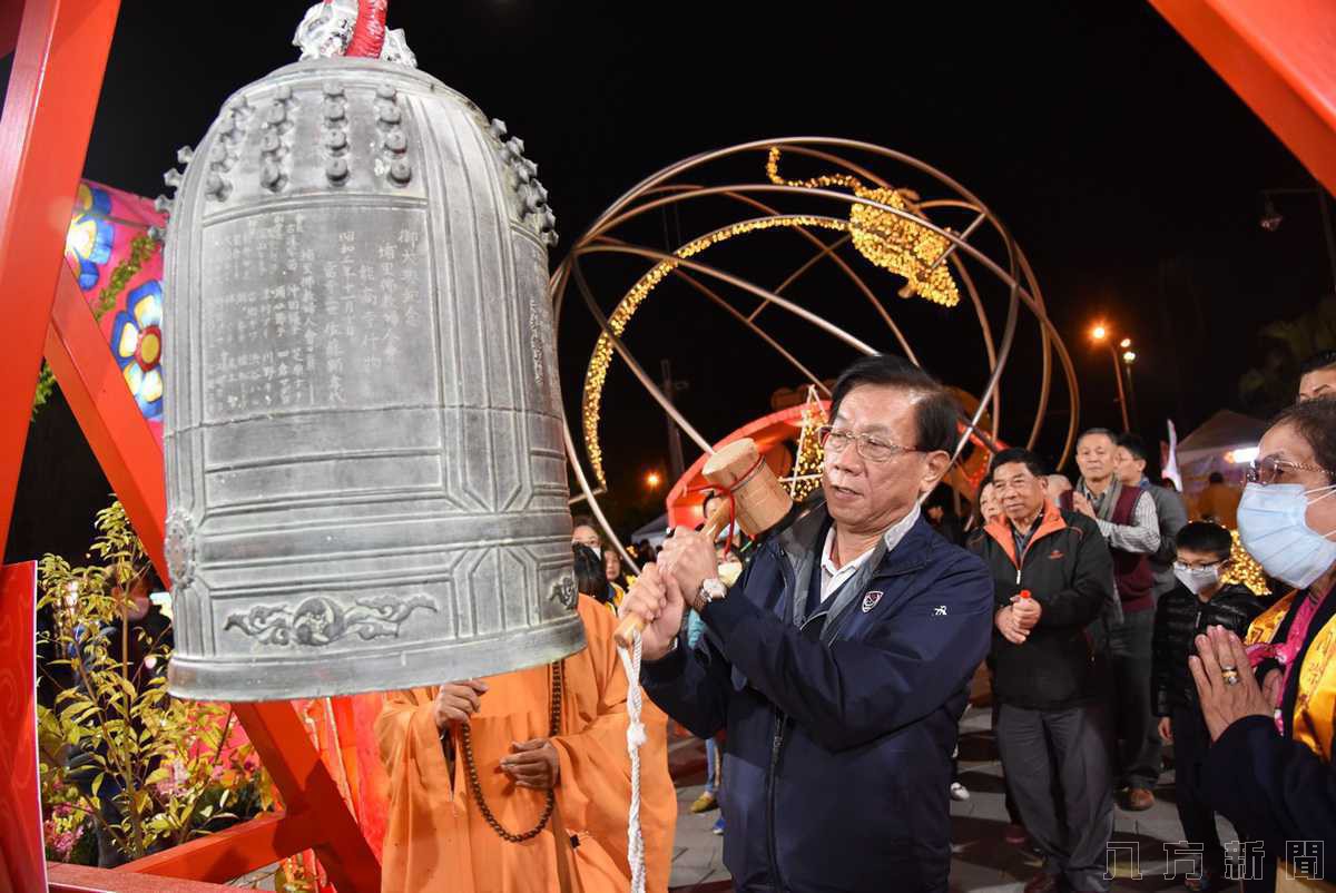 元宵節南投燈會吃湯圓、看煙火