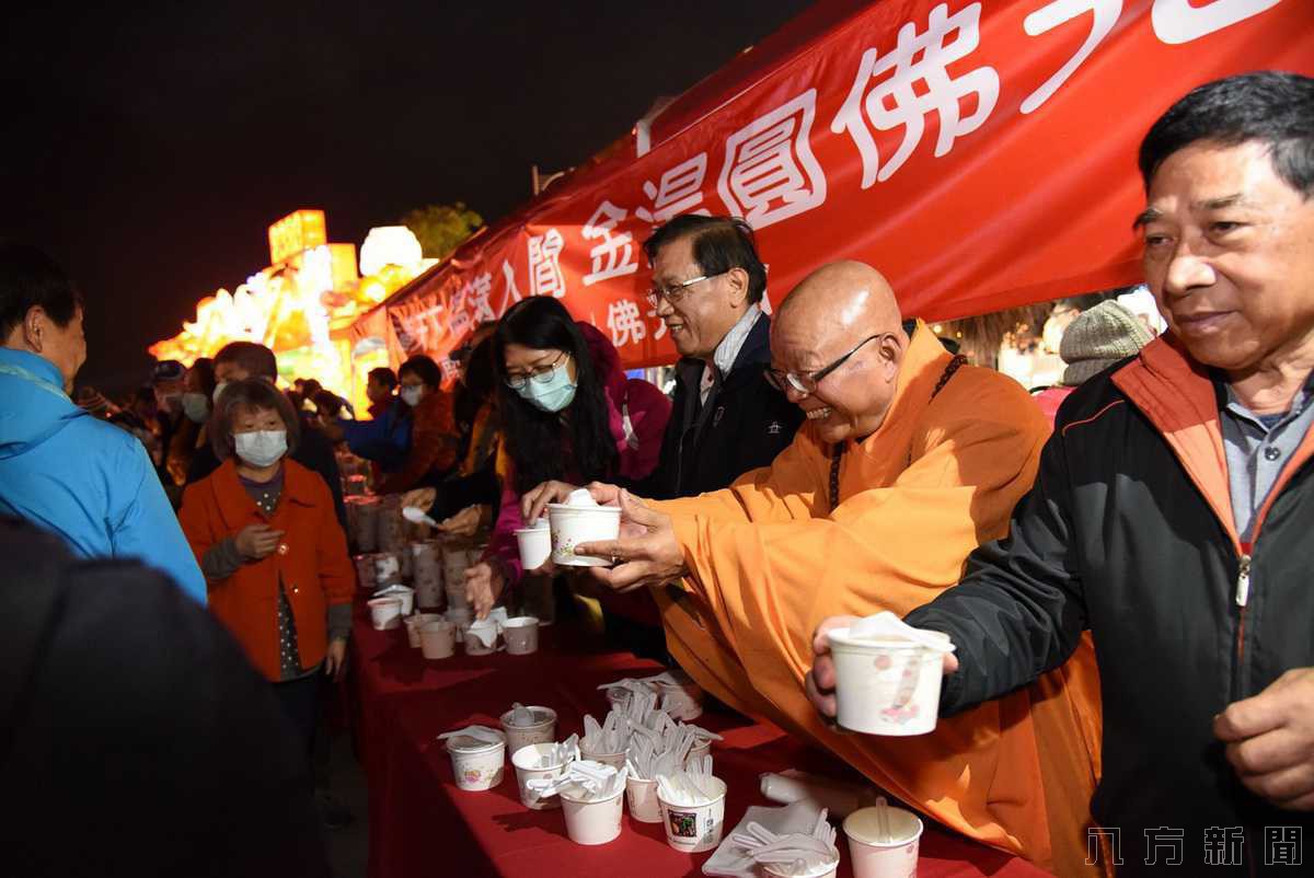 元宵節南投燈會吃湯圓、看煙火