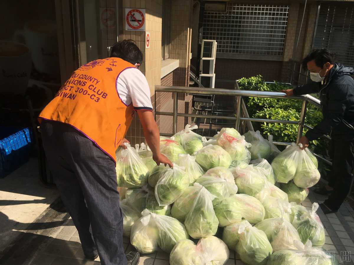 南投信義獅子會捐200顆高麗菜 為醫護加油