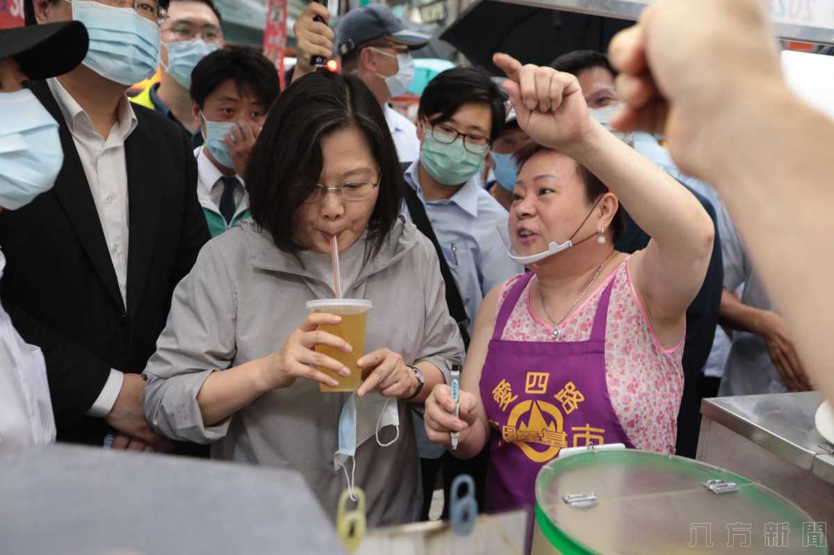 防疫新生活從台灣頭開始 林右昌邀蔡英文逛廟口夜市