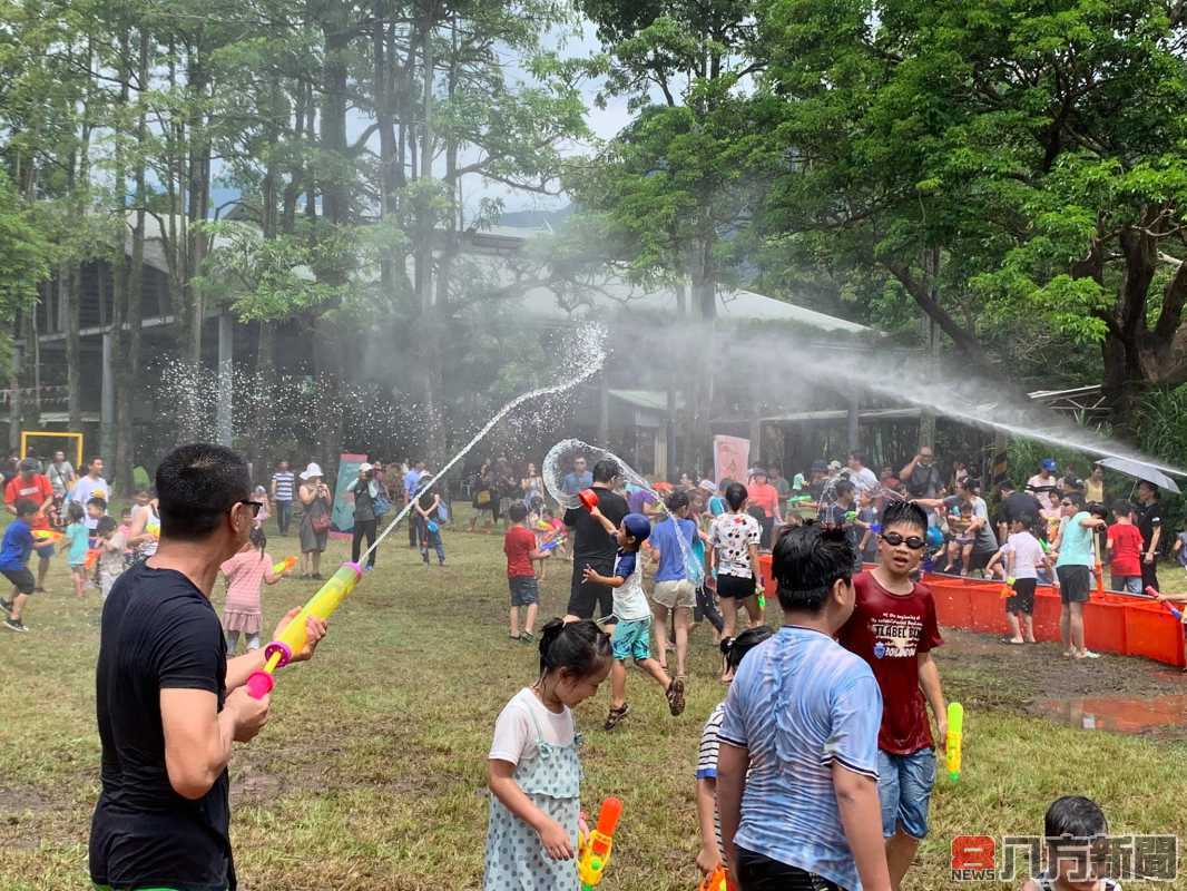 泰雅親子潑水大戰受歡迎！活動延至八月底