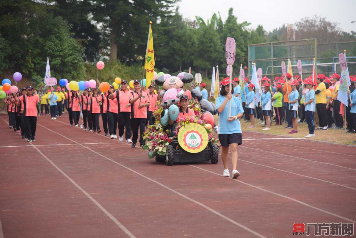 勞工運動會登場 小花車、女超人進場吸睛