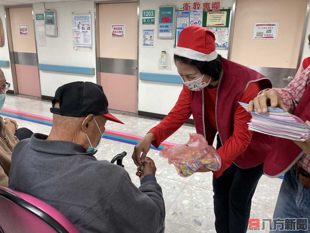 關懷病友 南投醫院聖誕報佳音