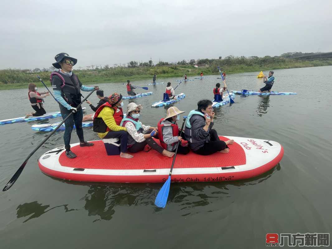 南投阿嬤90歲體驗SUP立式划槳創台灣年記最大記錄