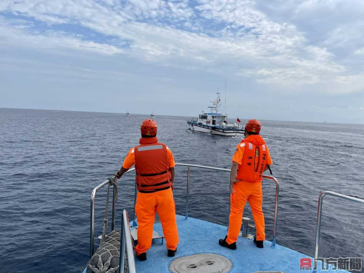 漁船故障暗夜漂流求助 海巡馳援戒護安全返港