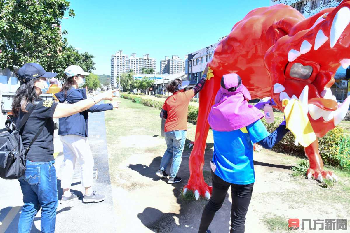 高雄防疫總清消 駁二、高市圖開館前全面消毒