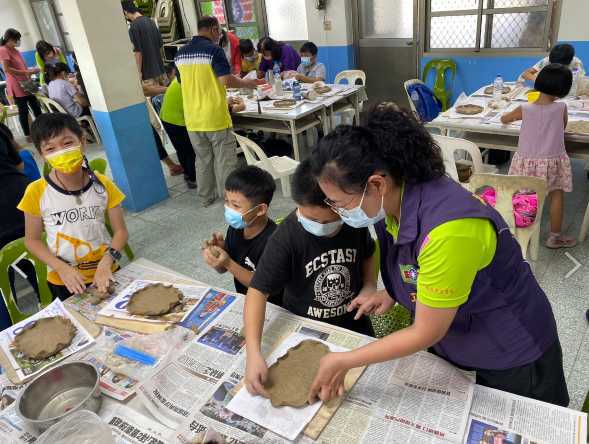 手捏陶藝許心願 救國團邀集社福團體助偏鄉學校圓夢