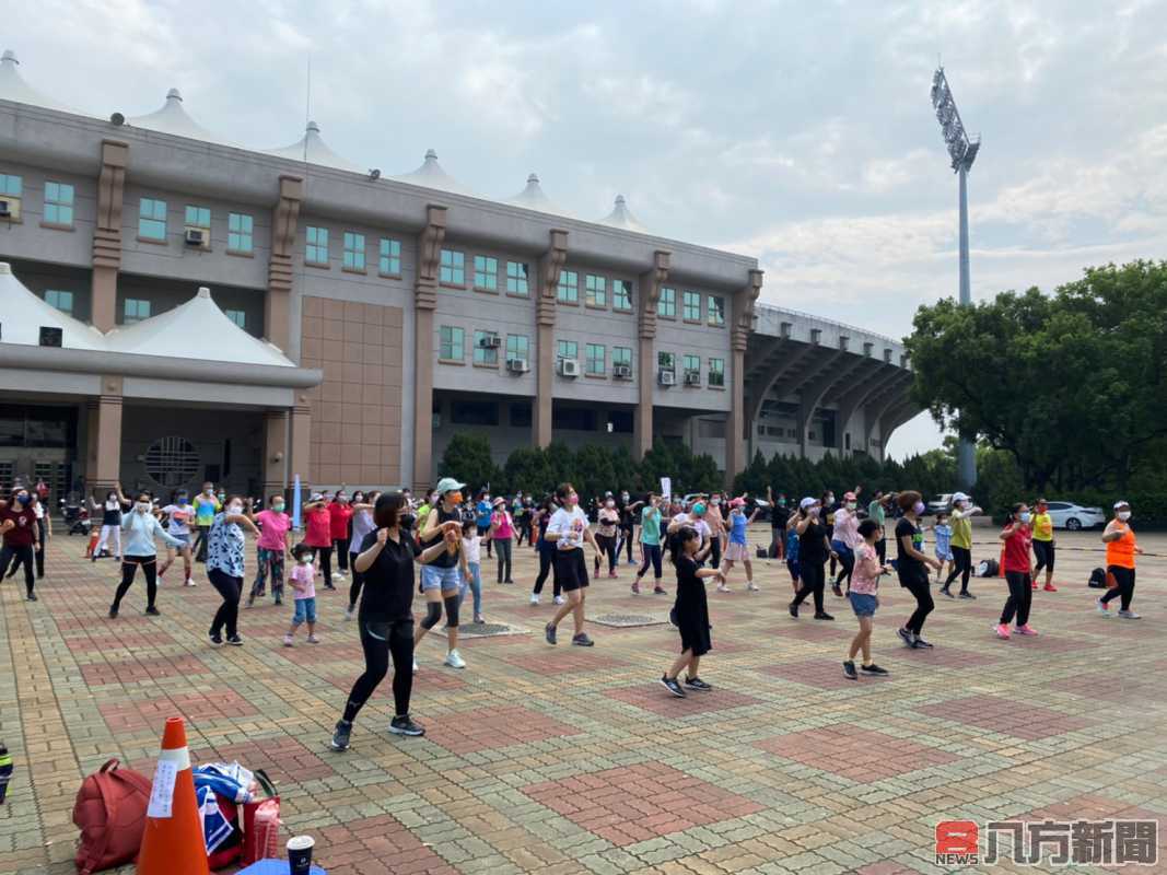 分場進行「110年夜YA Zumba Party」大跳ZUMBA揮灑汗水