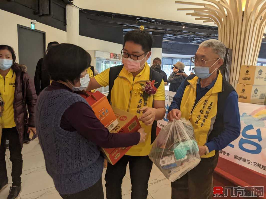 南投縣救國團連續10年號召各方「扶弱送愛、傳愛台灣」年前關懷寒士