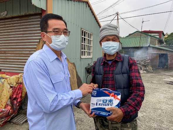 關懷獨居長者 海巡慈濟華山基金會送溫情