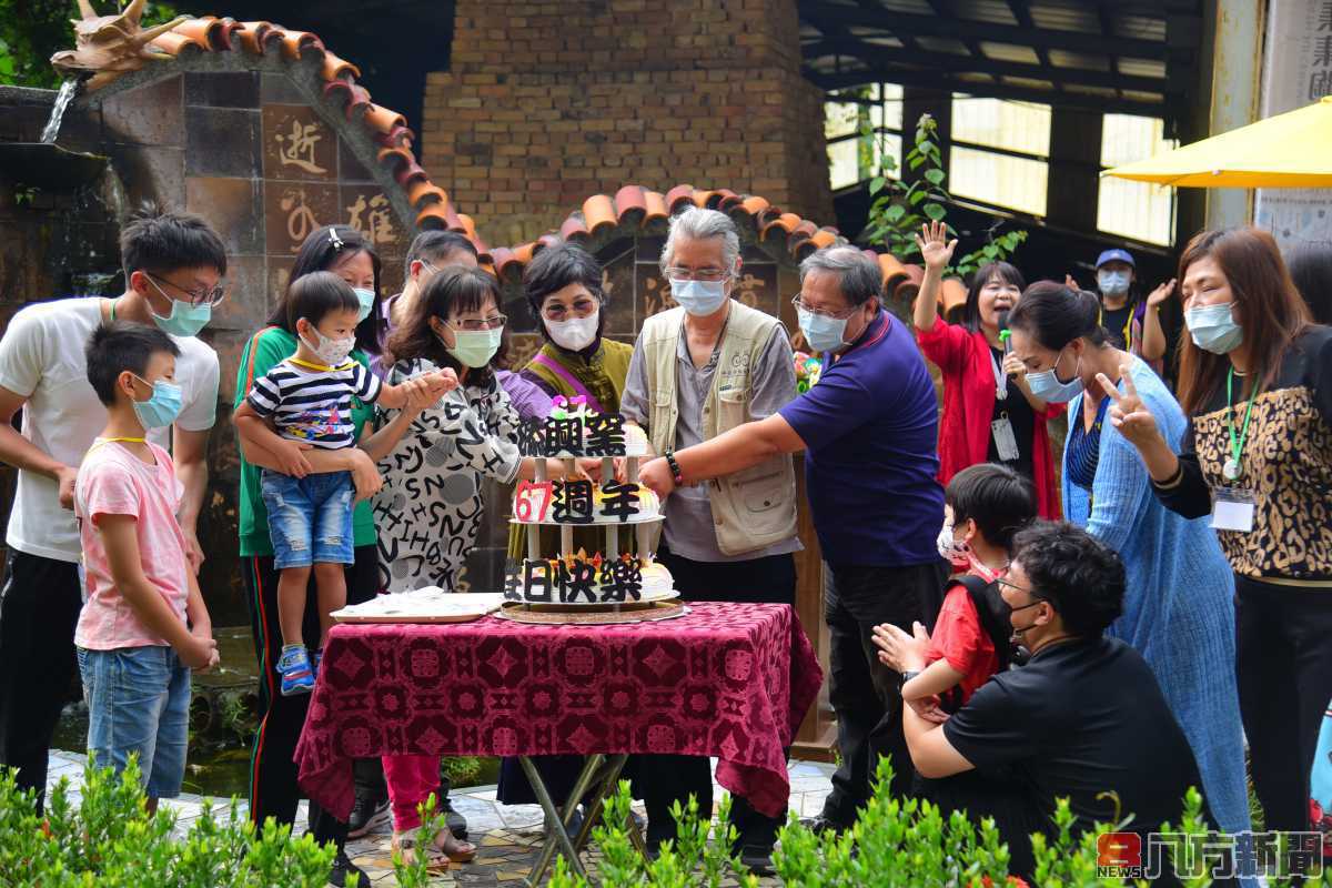 添興窯歡慶集集陶藝節暨67周年 30餘位壽星溫馨切蛋糕