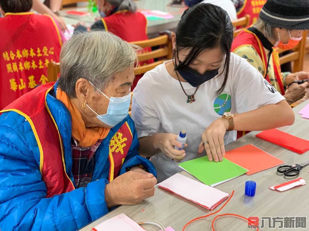 投縣救國團服務隊攜學子關懷弱勢長者 共創青銀時光