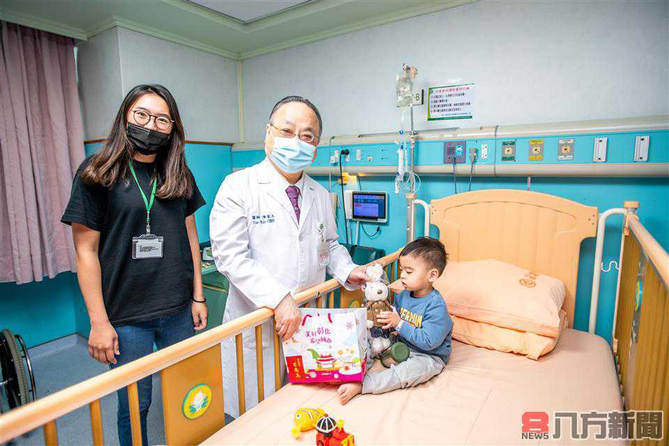 關懷住院病童發送 新年Happy兔小福袋