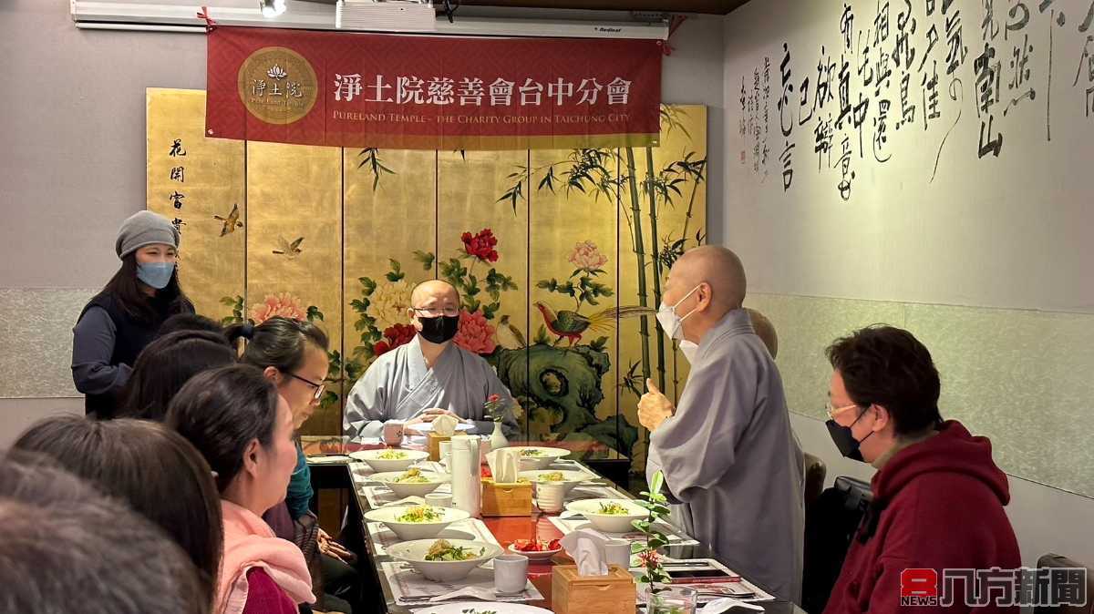 淨土院慈善會台中分會幹部與慢飛天使及家庭共迎兔年新春