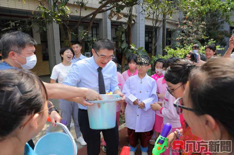 謝國樑到仁愛國小歡慶「東南亞新年」潑水節 打造基隆國際城市願景