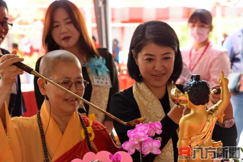 慶佛誕國姓東方淨苑舉行浴佛法會 許縣長祈求國泰民安