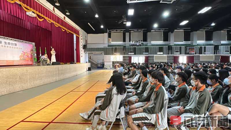 「混障綜藝團」蒞暨大附中演出生命教育活動 勉勵學生尊重差異