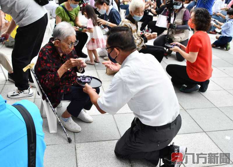 慈濟佛誕浴佛 孝親感恩祈福