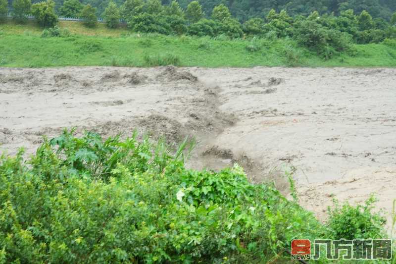 許縣長埔里守成橋勘災 仁愛鄉以搶通中斷道路為要務