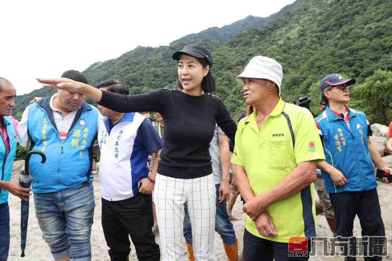 海葵停班日 許縣長主持應變中心會議後直奔東埔勘查土石流災害