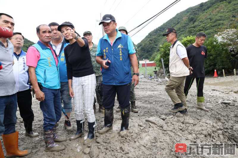 海葵停班日 許縣長主持應變中心會議後直奔東埔勘查土石流災害