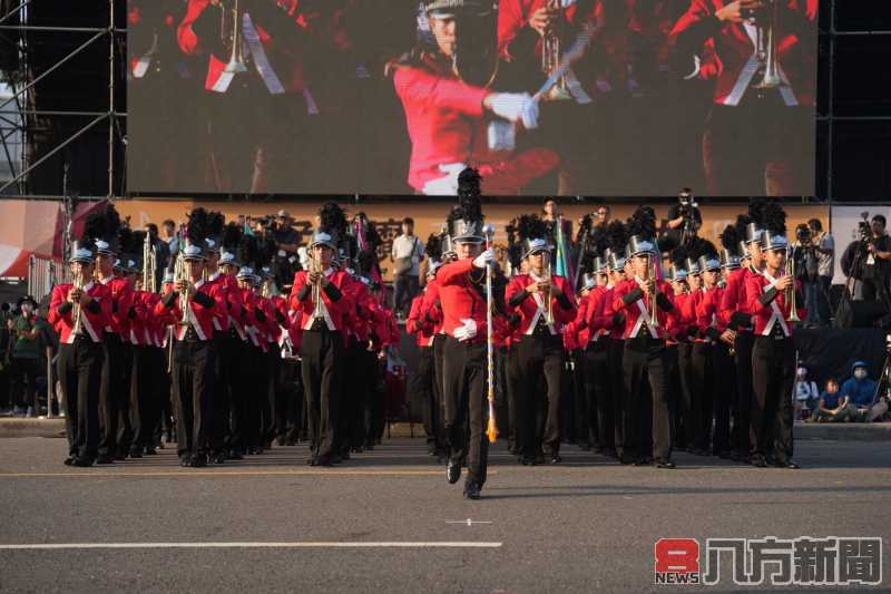 橘高校吹奏樂部首演高雄 時代大道爆滿觀眾 橘式笑容感動全場