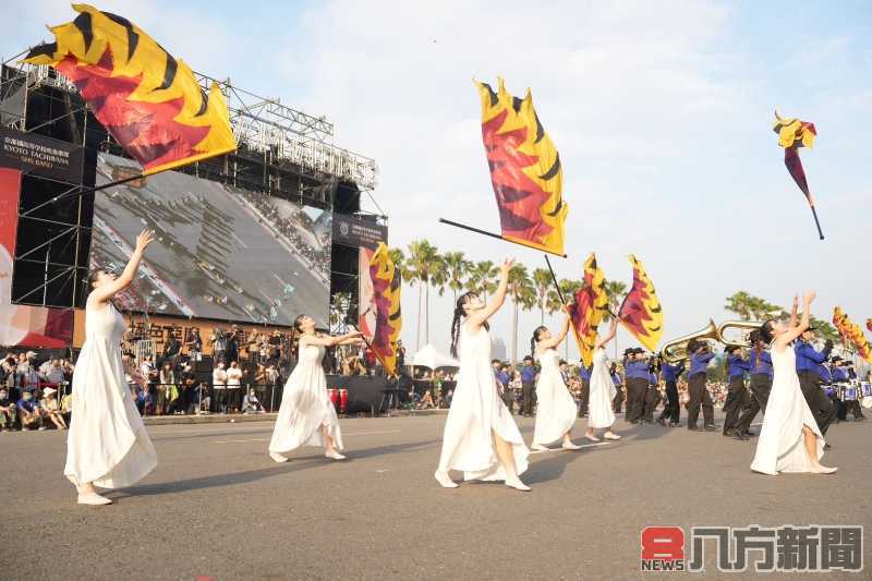 橘高校吹奏樂部首演高雄 時代大道爆滿觀眾 橘式笑容感動全場