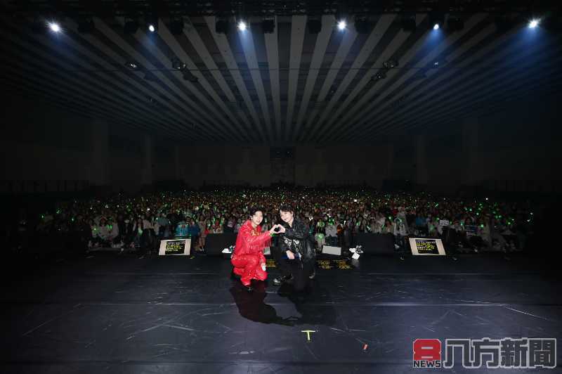 陪女友一起來… 南優鉉立刻使出絕招爭寵 甜唱「不能見別的男人…」