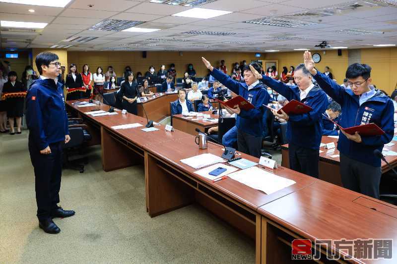 高雄龍德東路近完工 陳其邁指示各局處進行整體交通及景觀規劃加強行車動線宣傳