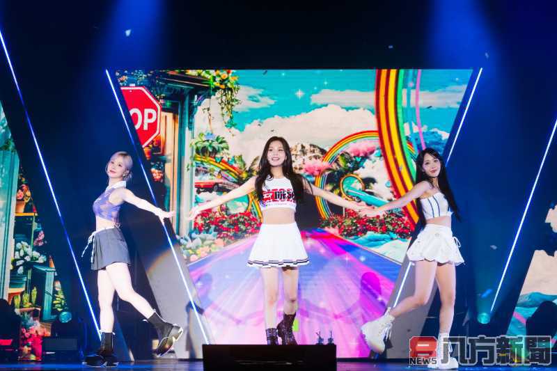 VIVIZ香港演唱會長腿露腰炒熱全場 Show前爭取時間逛街吃蛋撻