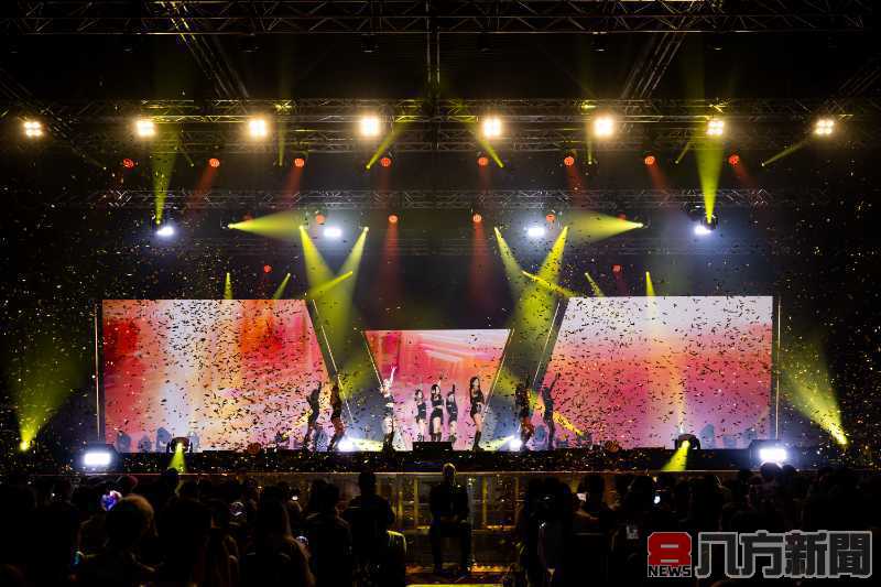 VIVIZ香港演唱會長腿露腰炒熱全場 Show前爭取時間逛街吃蛋撻