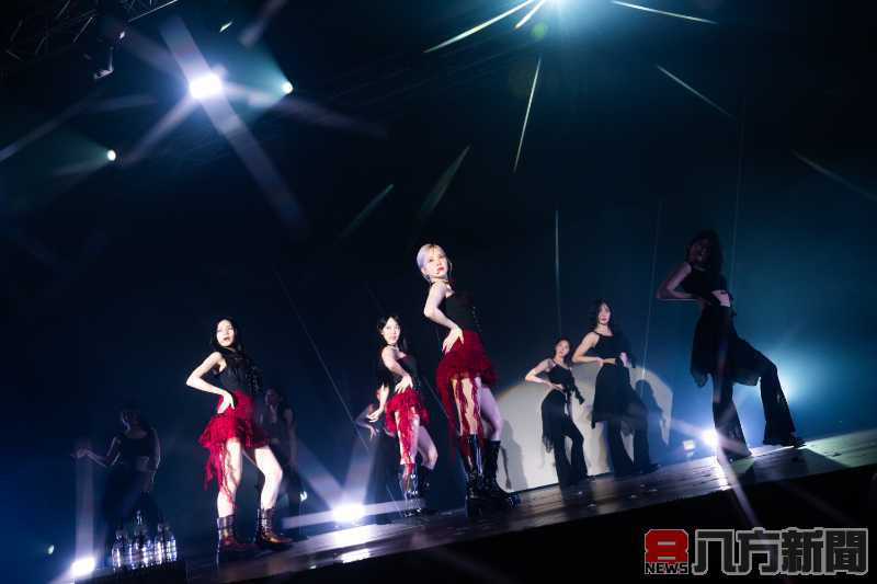 VIVIZ香港演唱會長腿露腰炒熱全場 Show前爭取時間逛街吃蛋撻