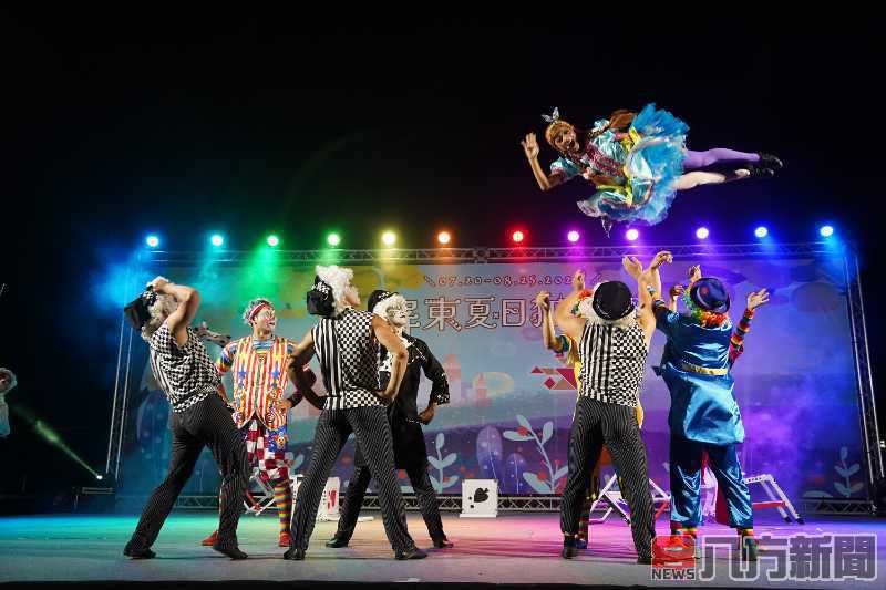 夏日狂歡祭臺灣特技團開幕演出 滿場觀眾驚呼連連