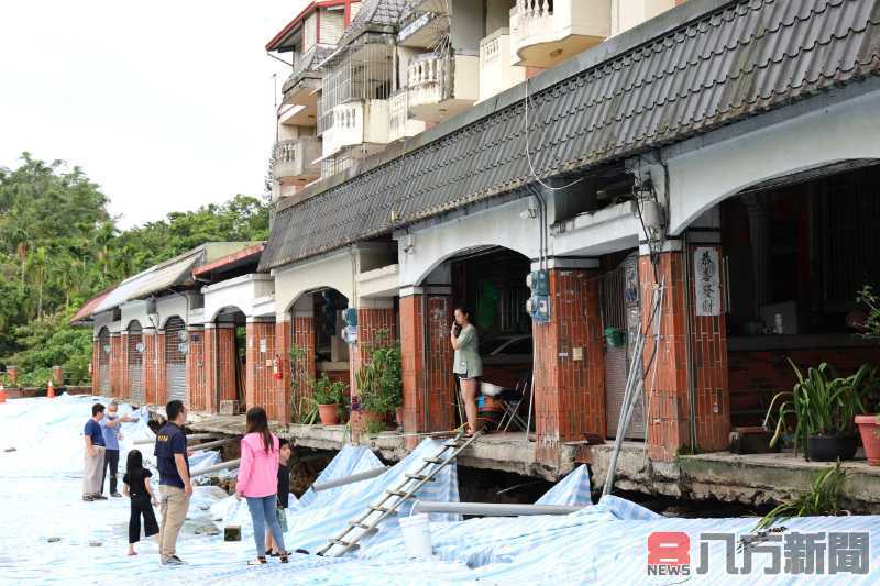 竹山鴻囍別墅社區道路坍陷 許縣長會勘允全力搶險並專案復建