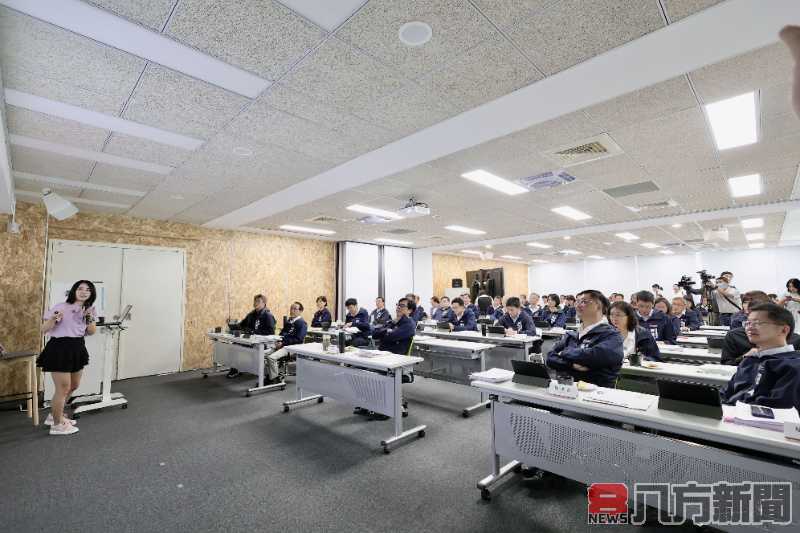 陳其邁率市府團隊學習AI趨勢及應用 盼強化高雄城市發展提升城市治理效率