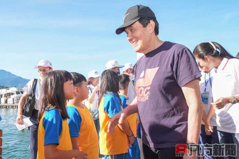 日月潭萬人泳渡 身心障礙泳士挑戰人生 綠意與毅力交織