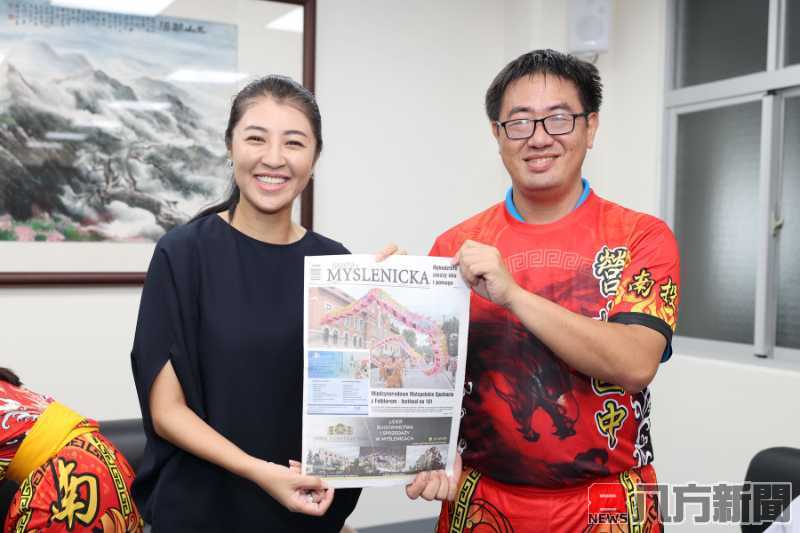 南投舞龍隊與薪傳舞蹈團在波蘭文化藝術節大放異彩