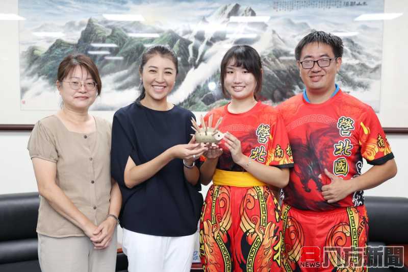 南投舞龍隊與薪傳舞蹈團在波蘭文化藝術節大放異彩