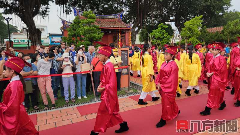 祭孔大典屏東書院登場 外籍生扮禮生體驗古禮