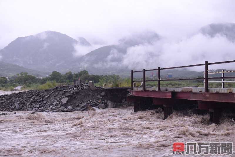 花蓮縣長徐榛蔚視察災後復建 呼籲民眾避開危險區域