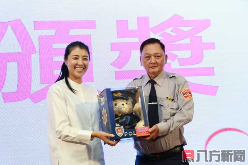 縣長許淑華頒獎表彰民防人員 讚揚熱忱奉獻