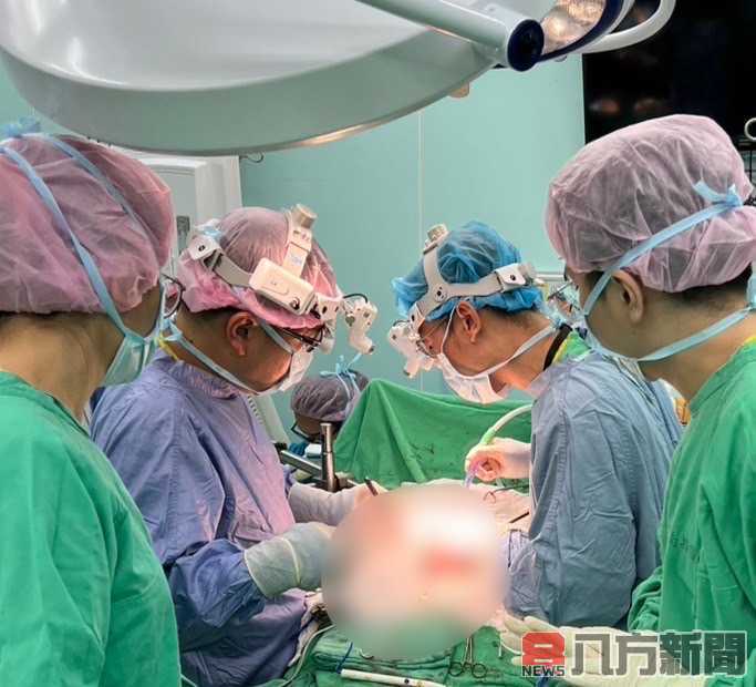 男噁心嘔吐以為消化不良 醫師從胃中取出矽膠手套
